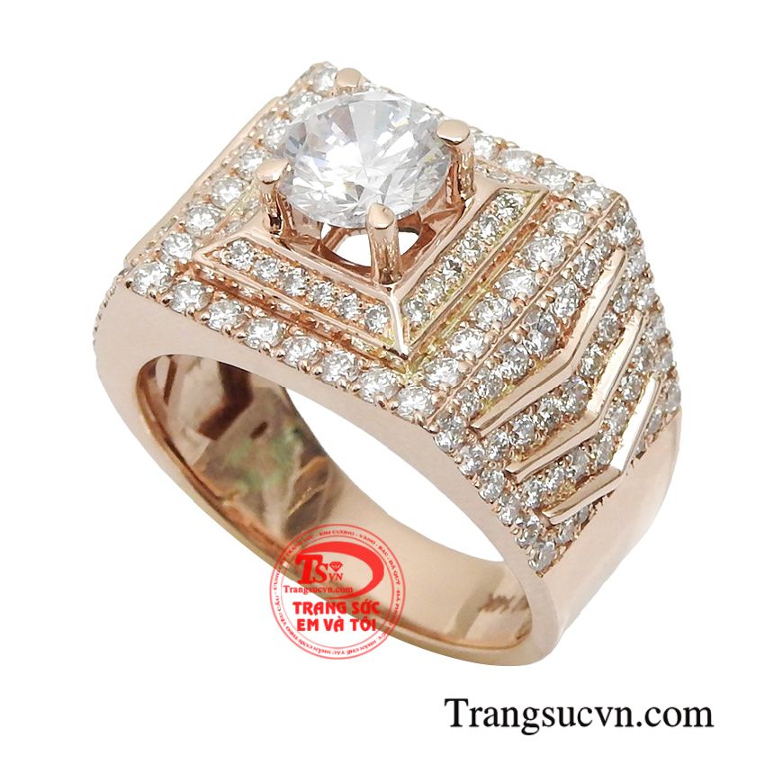 Nhẫn kim cương vàng hồng lịch lãm là lựa chọn hàng đầu cho các doanh nhân. Bên cạnh những trang phục đắt tiền thì trang sức chính là mảnh ghép quan trọng để tạo nên một phong cách xứng tầm đẳng cấp doanh nhân. Thông qua món trang sức đẳng cấp từ kim cương để thể hiện hình ảnh bản thân ở mức cao nhất, đó cũng là cách đơn giản nhất nhưng cũng đòi hỏi sự tinh tế nhất. Vậy nên bạn chỉ cần sở hữu chiếc nhẫn kim cương vàng hồng lịch lãm là đã có thể xây dựng được hình tượng đẳng cấp của một quý ông. Nhận chế tác theo yêu cầu Giao hàng toàn quốc Thanh toán an toàn NHẪN KIM CƯƠNG VÀNG HỒNG LỊCH LÃM Mã số: TSVN030532 | Thương hiệu: EM VÀ TÔI Giá: 39.380.000₫/Chiếc Quà tặng:Tình yêu Quà tặng sinh nhật Nam Quà tặng Bố Quà tặng chồng Số lượng: 1 Tổng cộng: 39.380.000₫ ĐẶT MUA NGAY Giao hàng toàn quốc 0913.951.535 Hoặc Gọi Ngay Để Mua Giao hàng toàn quốc Chia sẻ lên mạng xã hội Facebook LinkedIn Pinterest Twitter Nhẫn kim cương vàng hồng lịch lãm